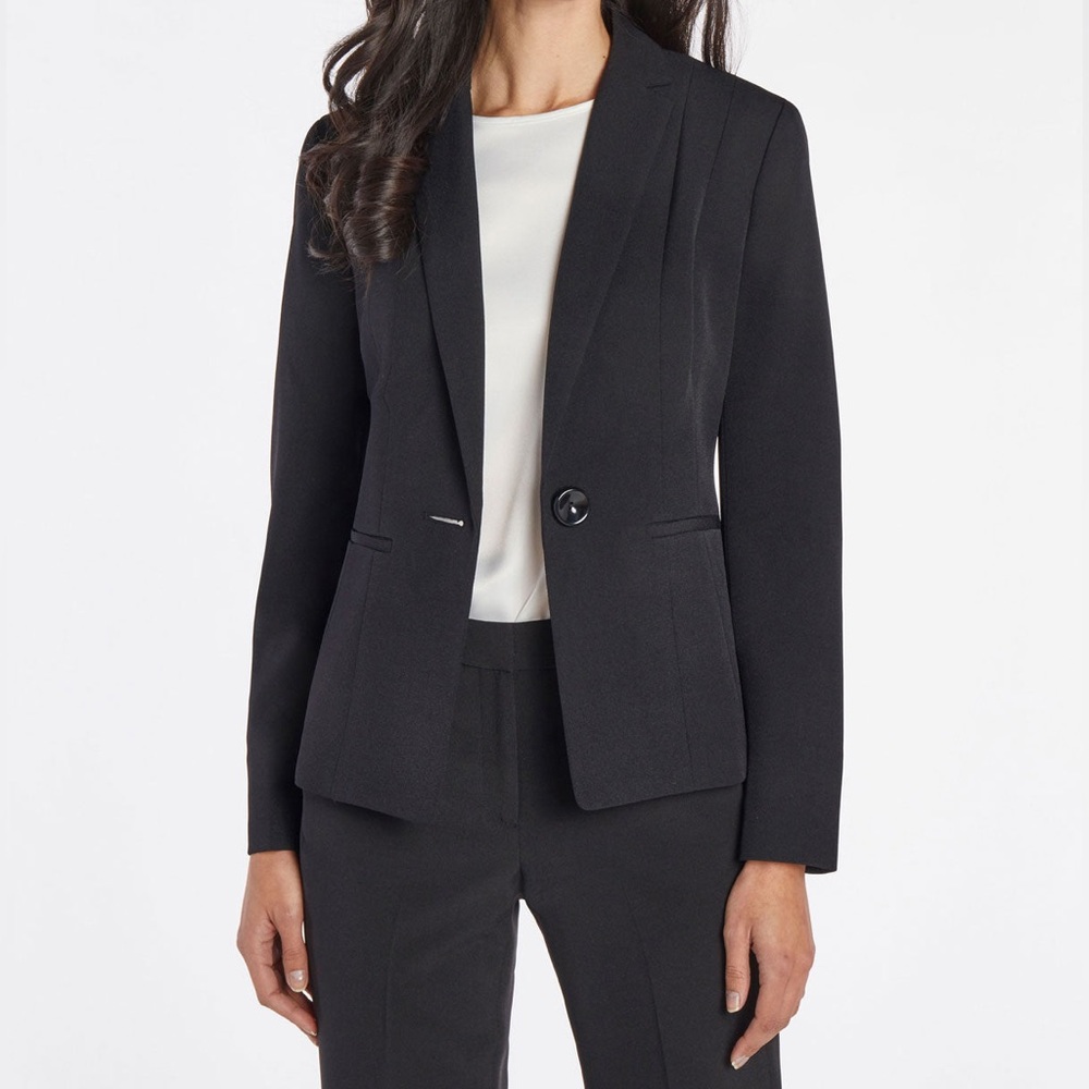 SOLD SOLD SOLD SOLD Kasper Holly Jacket, Iconic Stretch Crepe Black Size 4